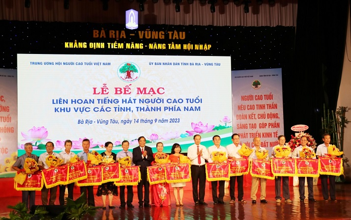 Bế mạc và trao thưởng Liên hoan tiếng hát NCT khu vực các tỉnh phía Nam năm 2023